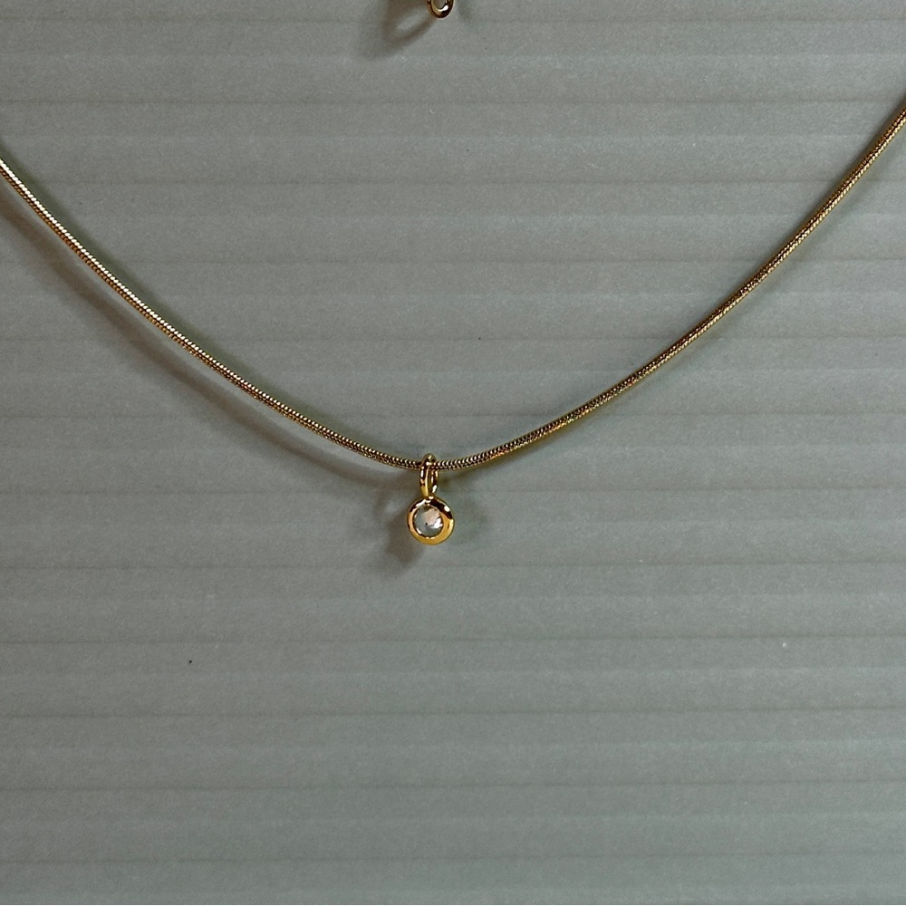 Elegant Gold Necklace with Pearl Pendant